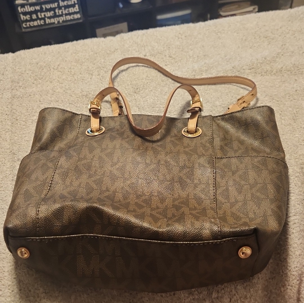 MK Purse - Picture 3 of 4